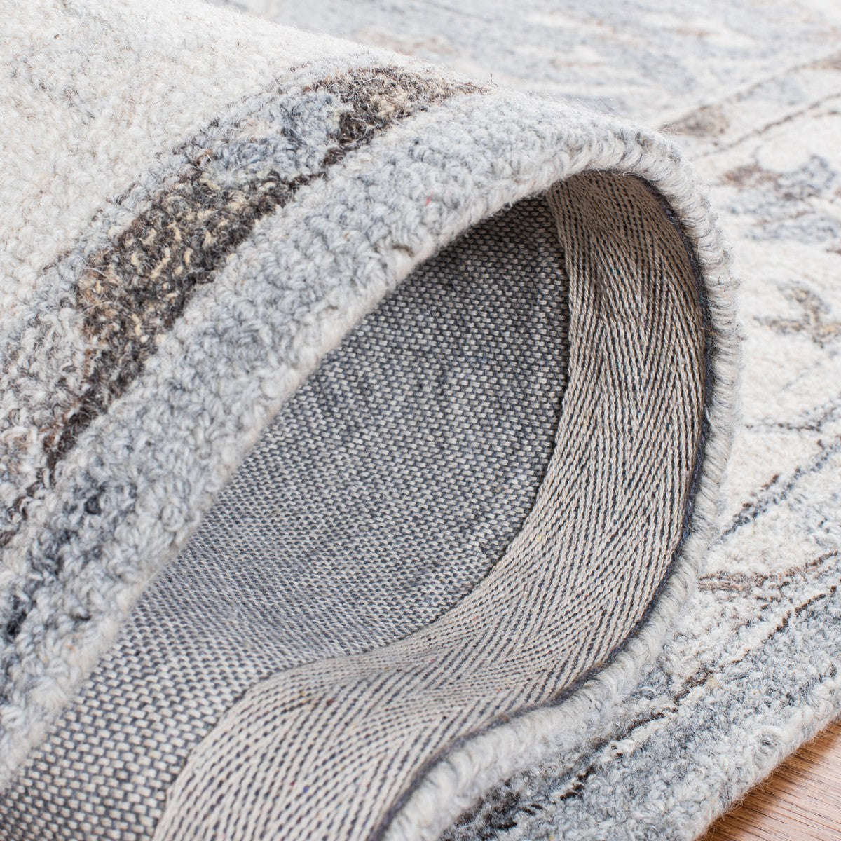 Solvara Traditional Hand Tufted Carpet