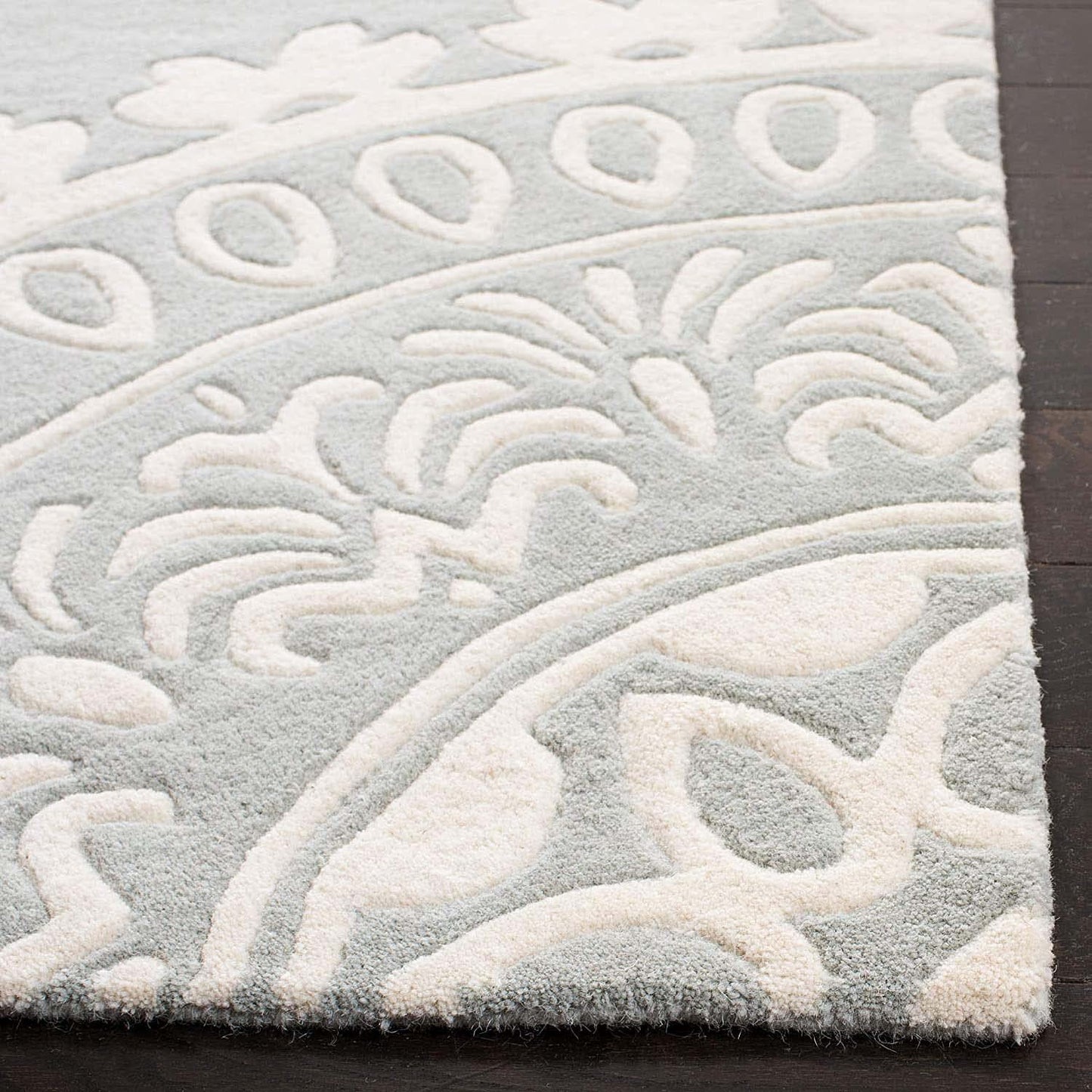 Pluvora Traditional Hand Tufted Carpet