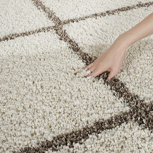 White Drape Round Shaggy Carpet