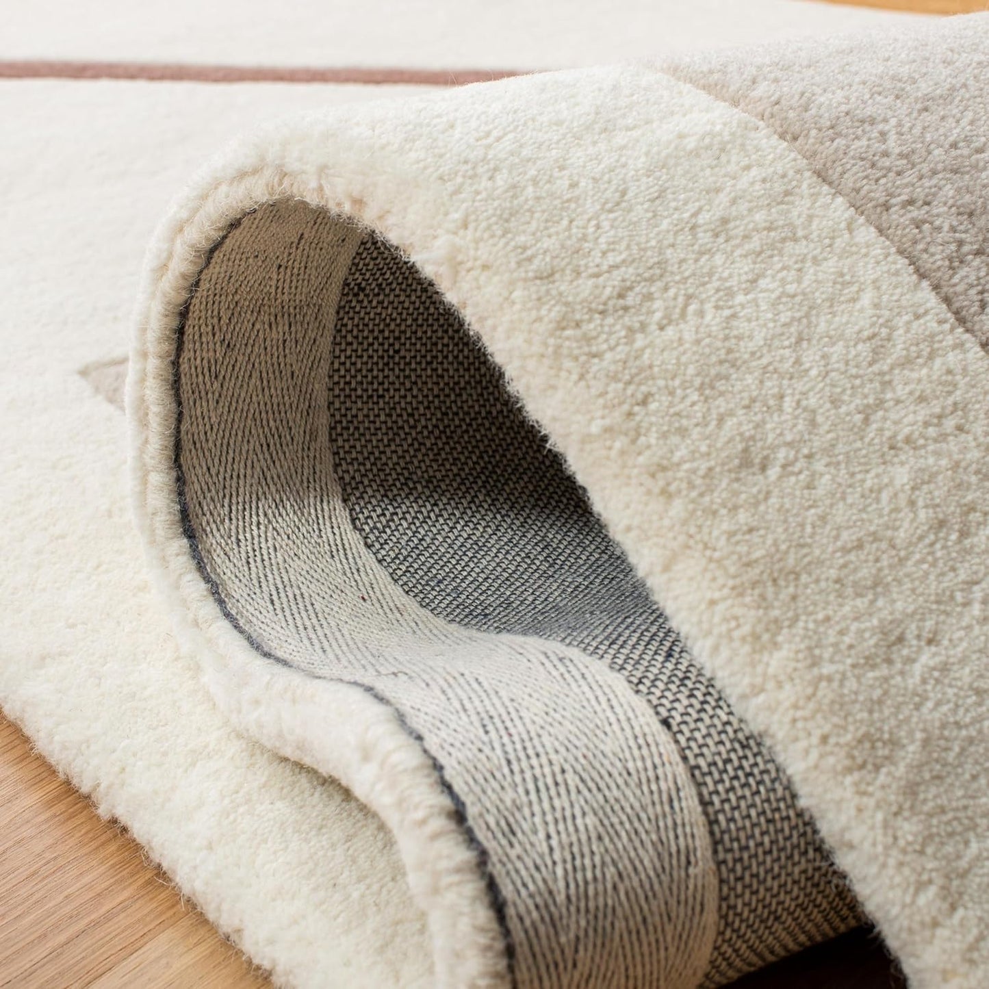 Snuvinae Hand Tufted Carpet & Rug