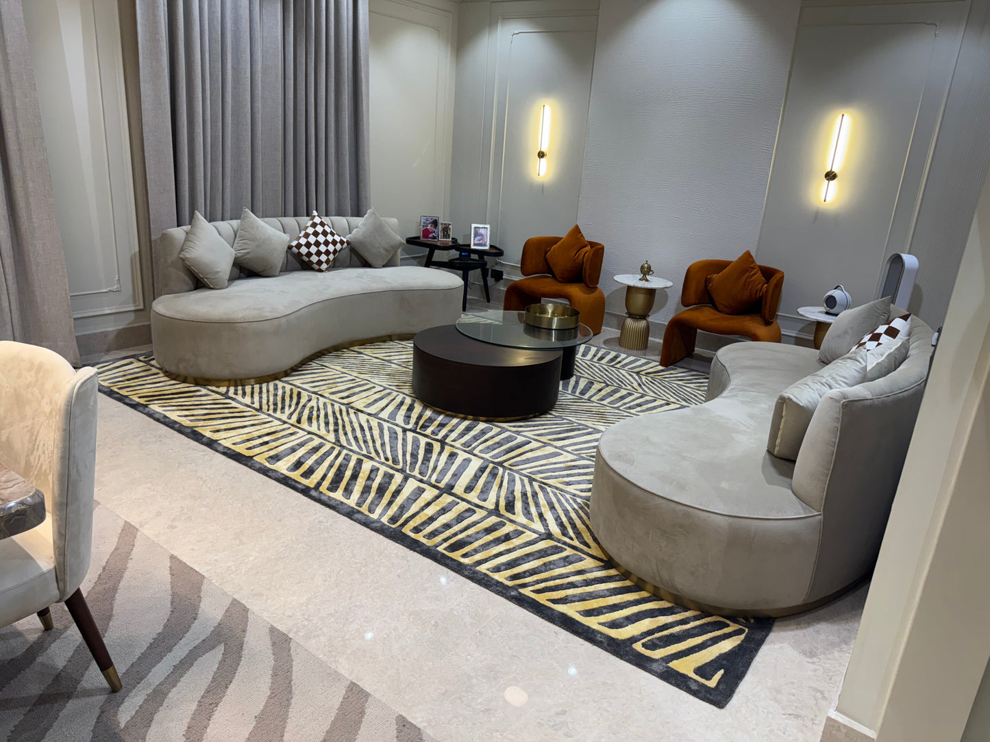 Glintor Irregular Hand Tufted Carpet