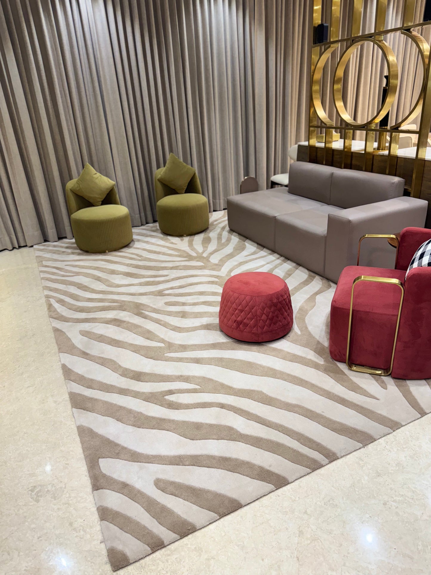 Luxora Irregular Hand Tufted Carpet