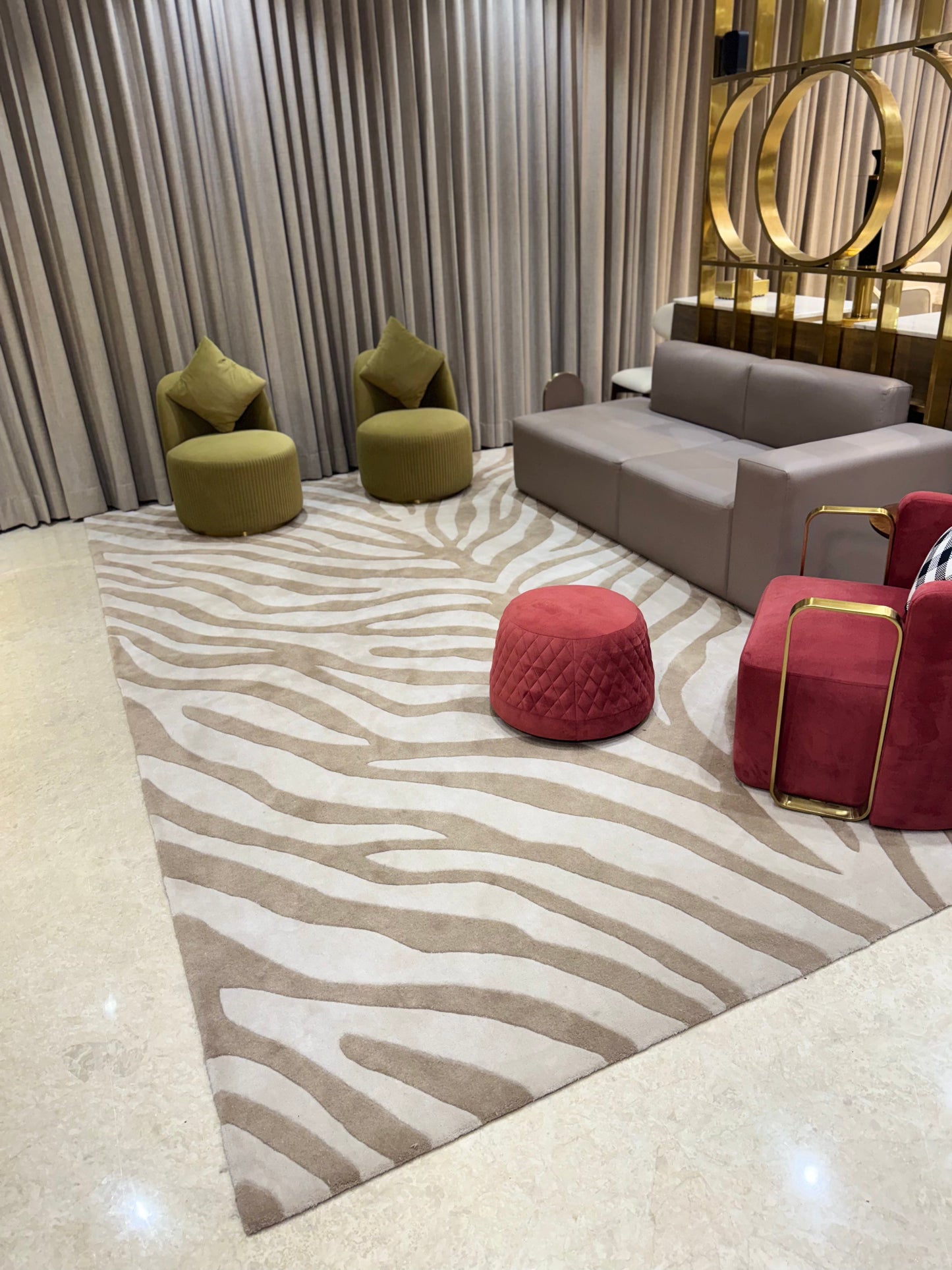 Luxora Irregular Hand Tufted Carpet