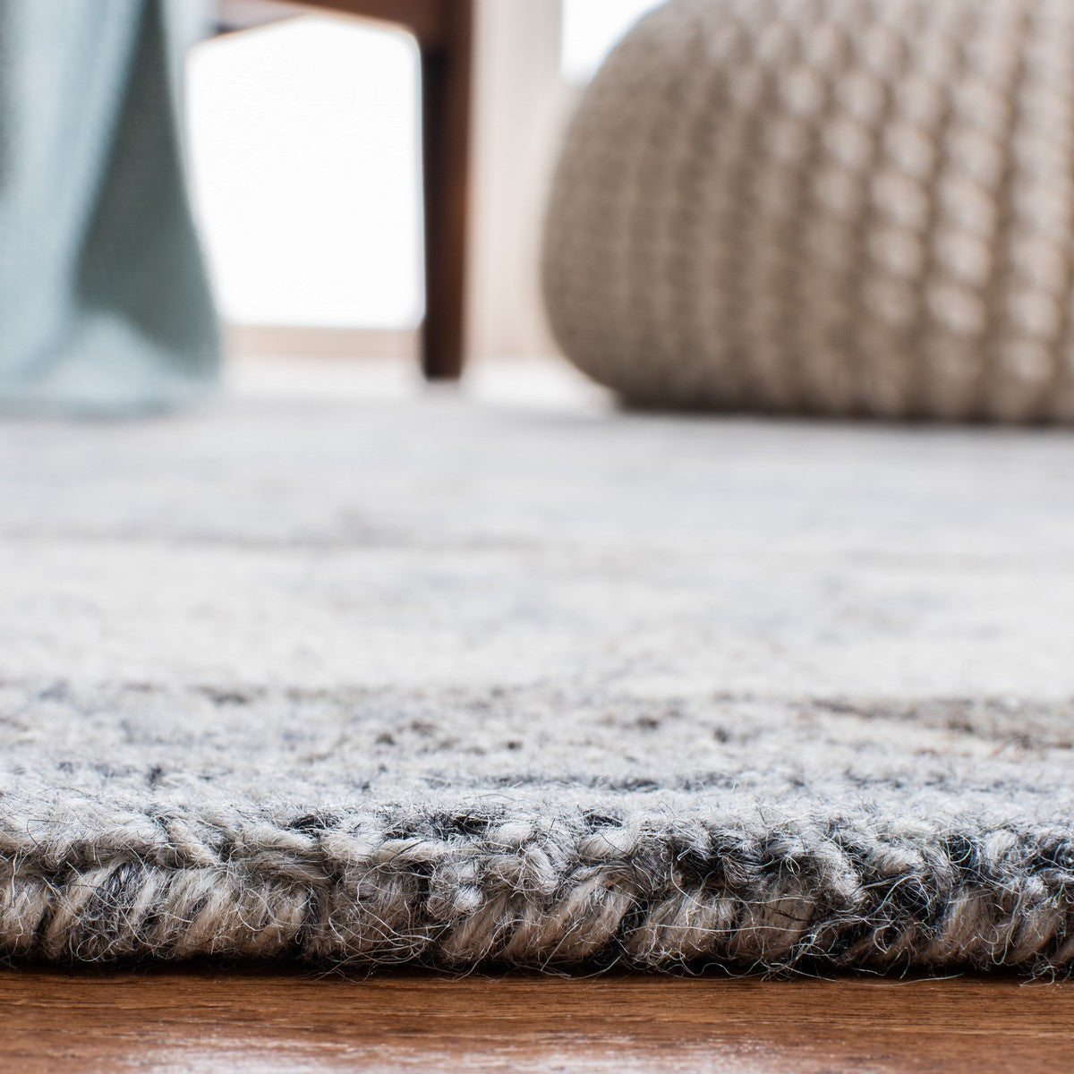Solvara Traditional Hand Tufted Carpet