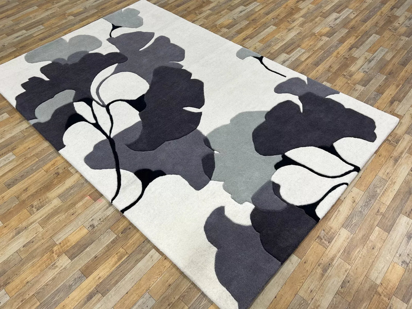 Snuvella Floral Hand Tufted Carpet & Rug